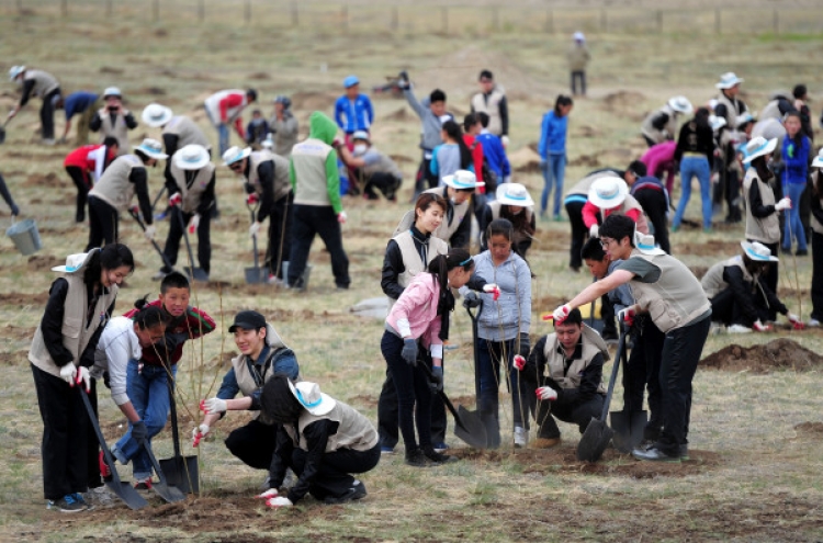 Korean Air marks 10th year of forestation in Mongolia