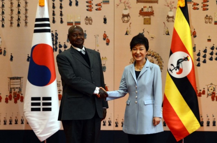 Korea, Uganda agree to boost economic ties in summit