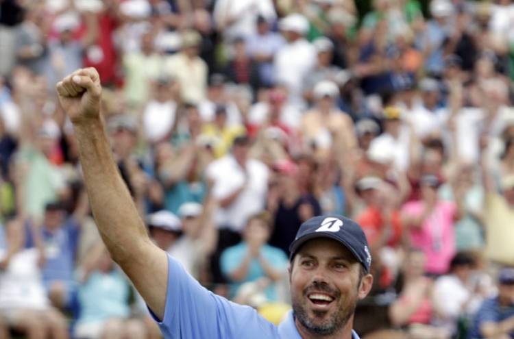 Kuchar holds on to win Memorial