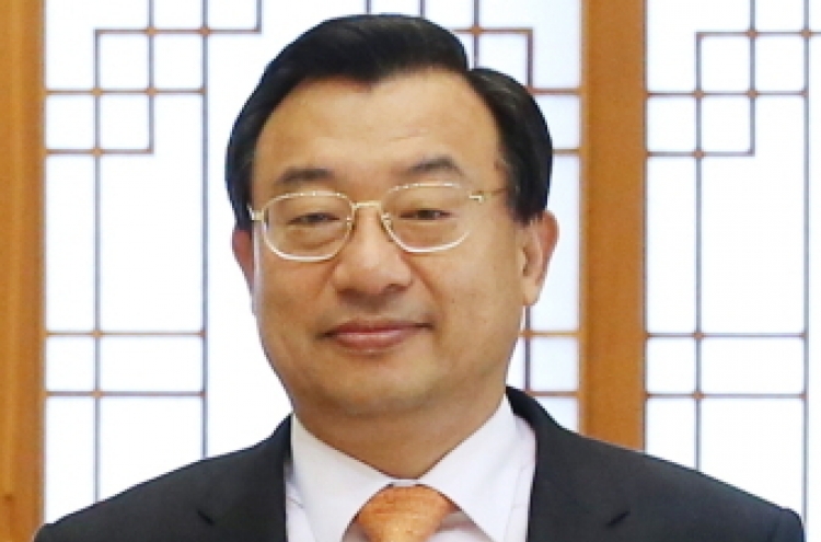 Park names key aide as chief PR secretary