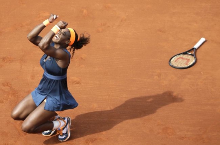 After last year’s debacle, Serena beats Sharapova for French Open title