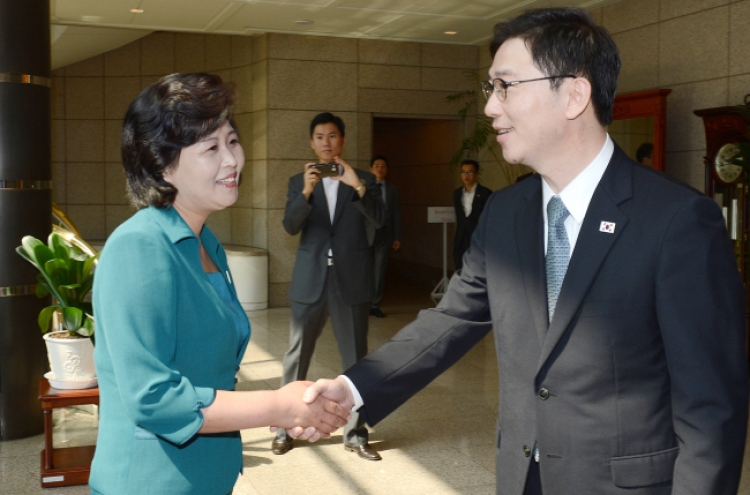 Two Koreas agree to hold government meeting in Seoul