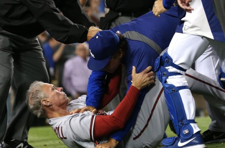 Dodgers beat D-backs 5-3 in brawl-filled game
