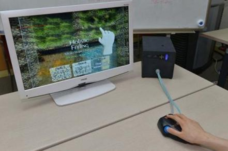 Computer mouse delivers sensory info to users