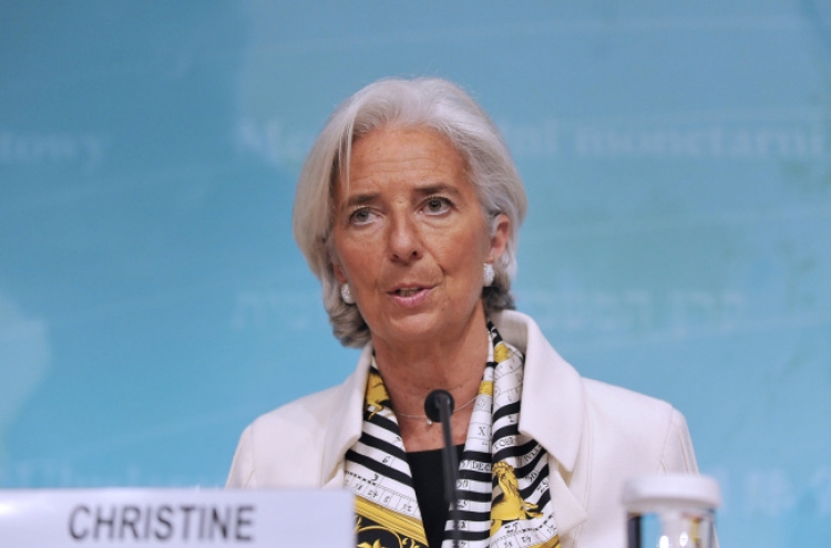 IMF assails U.S. budget cuts, lowers 2014 growth forecast