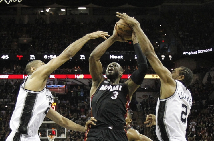 Spurs take Gm5 to lead heat in NBA Finals