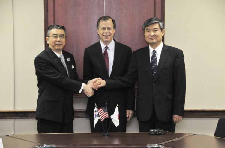 Seoul, Washington, Tokyo raise standard for talks with N.K.