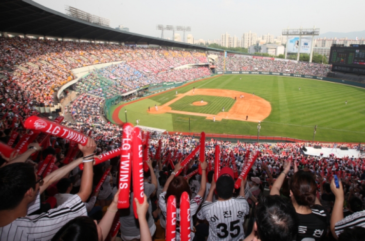 Injuries prompt change to outfield walls at baseball stadiums