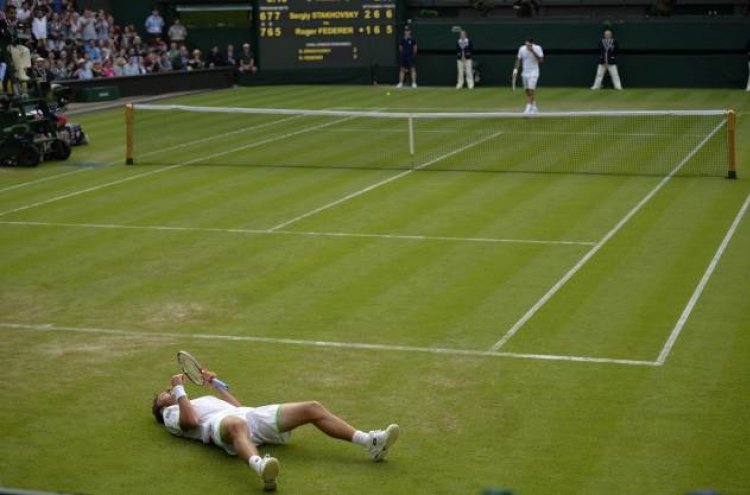 Federer, Sharapova stunned in 2nd round of Wimbledon