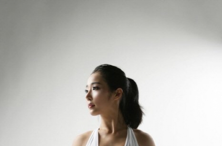 [Photo News] Nadia opens a new yoga class for instructors