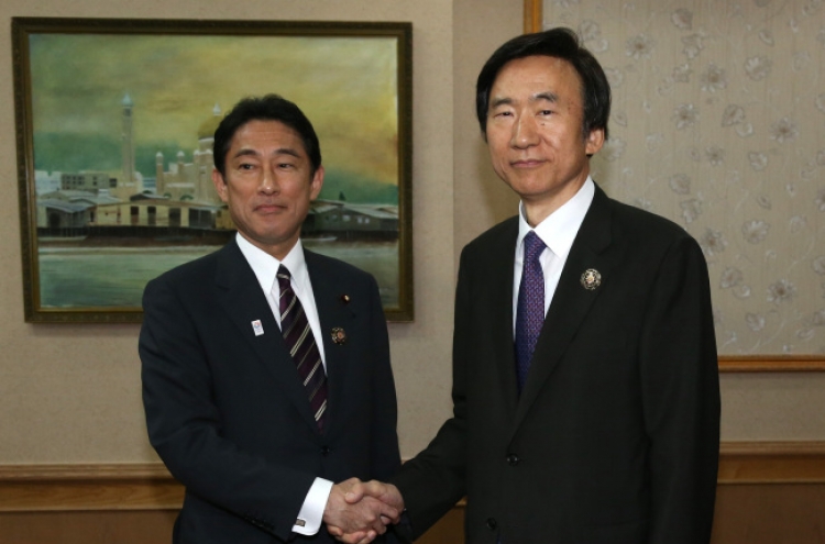 Korea, Japan ministers meet to mend ties