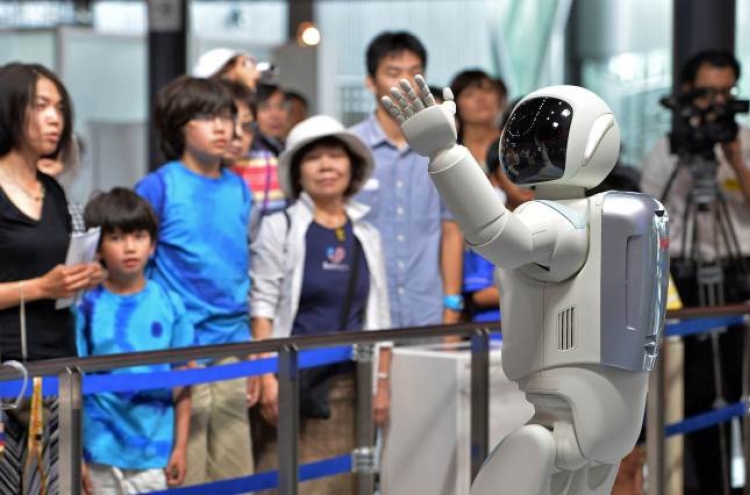 Honda’s robot museum guide not yet a people person