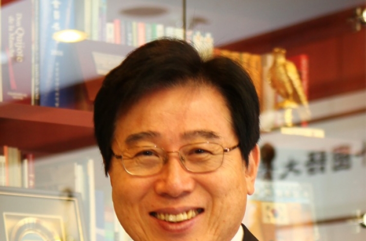 HUFS president Park’s book published in Japan