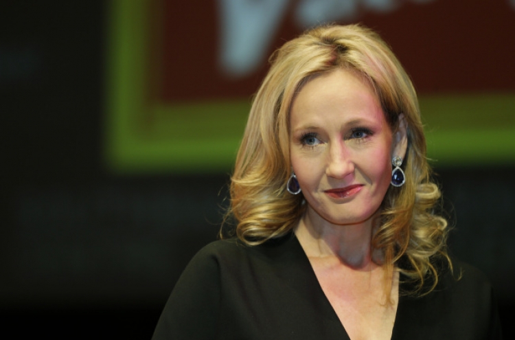 Rowling accepts donation for identity revelation