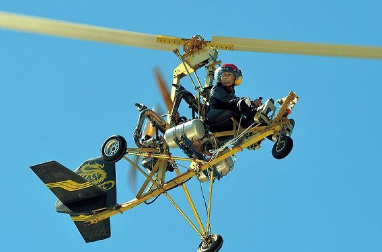 Hairdresser dreams of freedom in Chinese skies