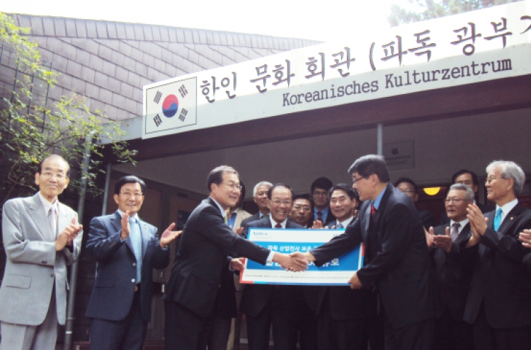 KOTRA donates goods to former Korean miners, nurses in Germany