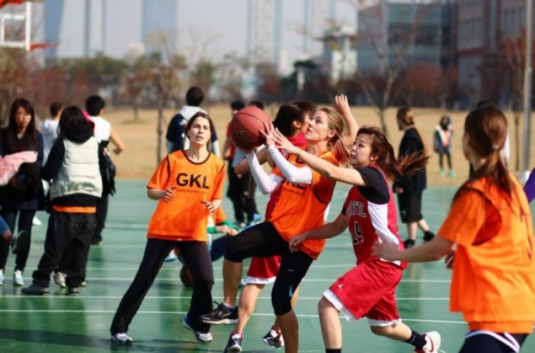 Foreign students to compete in sports festival