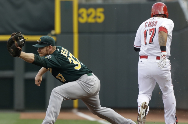 Reds beat slumping Athletics