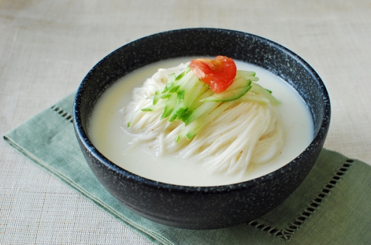 Kongguksu  (chilled soy milk noodle soup)