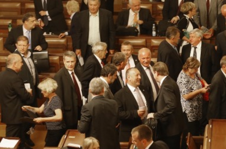 Czech lawmakers dissolve parliament