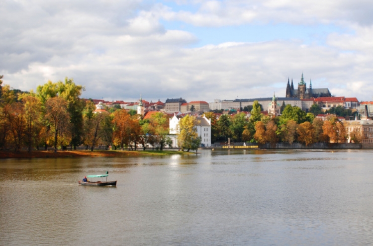 Debut novel chronicles expats in Prague