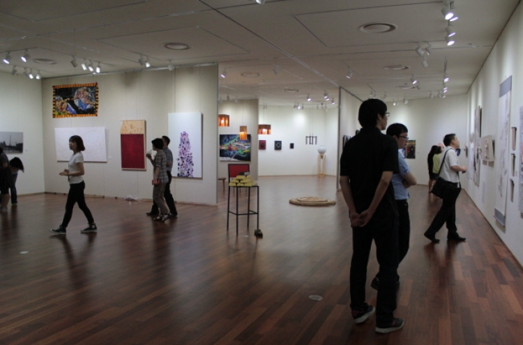 Art students open exhibition in Seoul City Hall