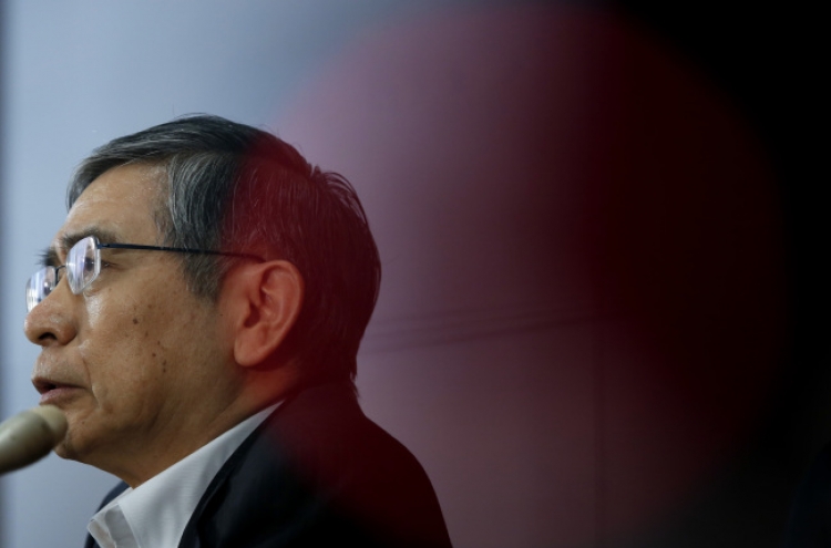 Kuroda, Bean say policies spur growth