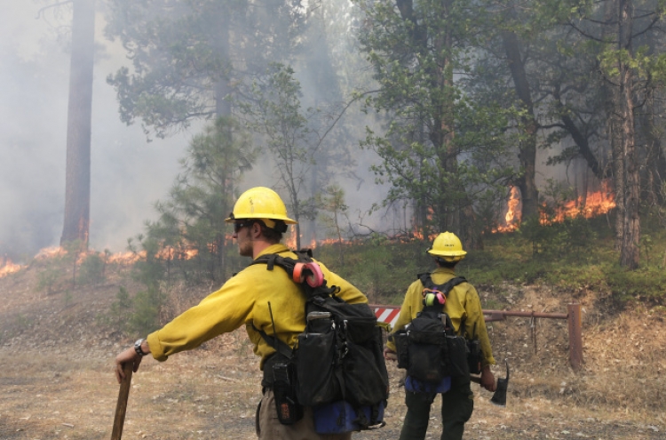 U.S. wildfire spreads toward San Francisco water supply