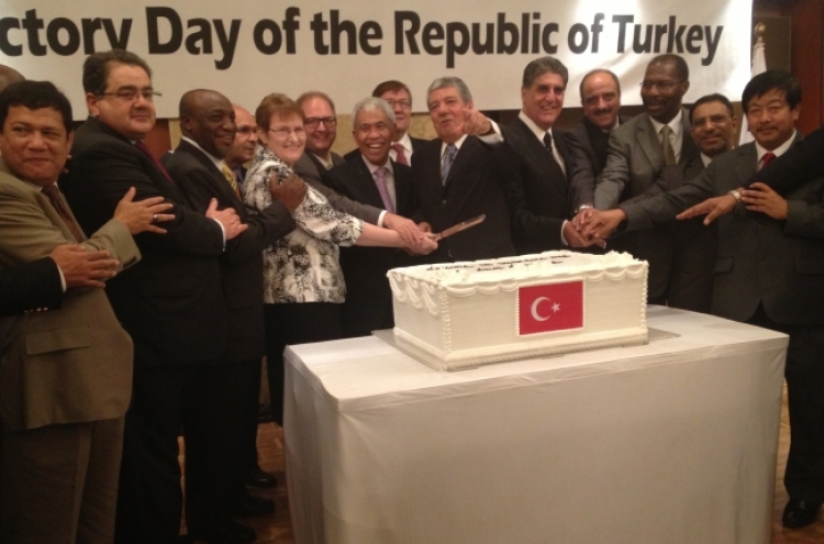 Turkish envoy announces retirement at Victory Day reception