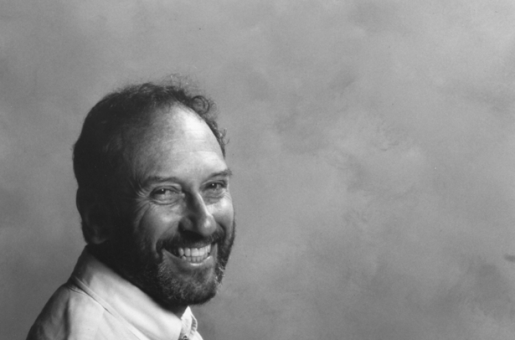 Documentary filmmaker Saul Landau dies at 77