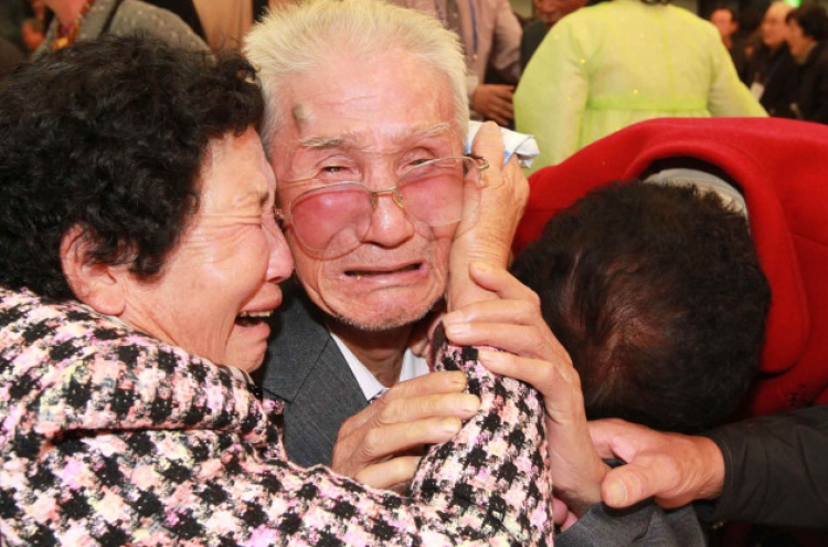 “60년...헤어진 가족 보지 못하고 죽을까 두렵다"