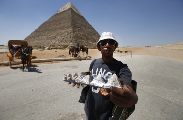 Pyramids quiet on visit to crisis-hit Egypt