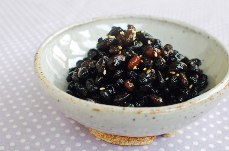 Kongjang (soy braised soybeans)