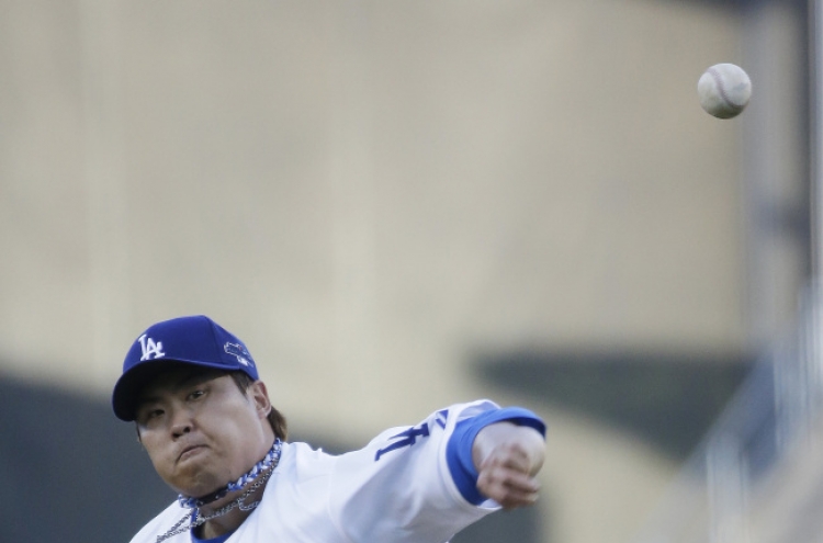 [Newsmaker] Ryu first Korean to win in MLB postseason