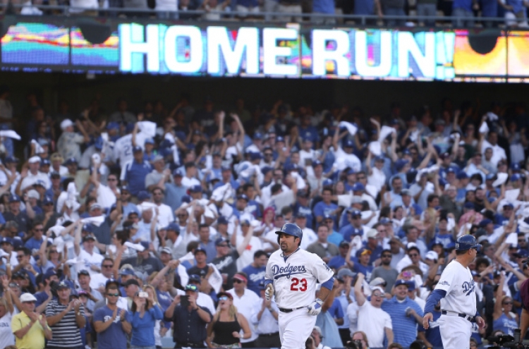 Dodgers turn on power to stay alive