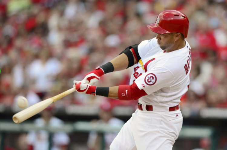 Fresh-faced Cards vs. bearded Sox