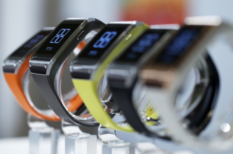 Smart watches pose threat to Swiss industry