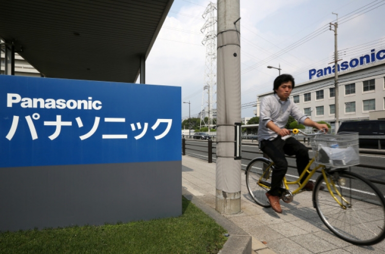 Panasonic to halve chipmaking staff