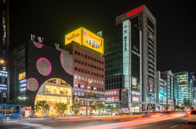 Global retailers test out Seoul shopping streets