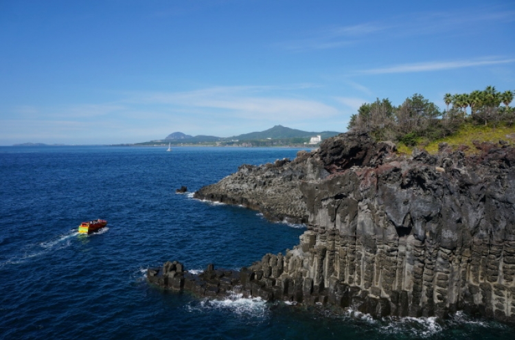 Walk along the coast to discover Jeju’s beauty