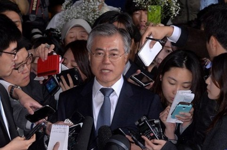 Moon defends his late boss, attacks prosecution probe