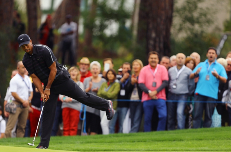 Woods at 1 under in rainy Turkey