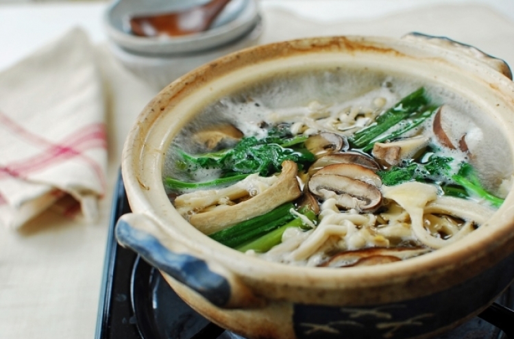 Beoseot jeongol (mushroom hot pot)