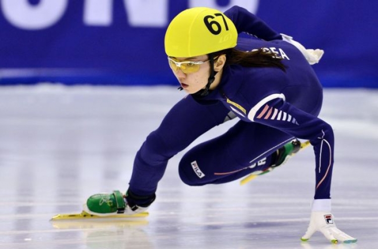 Teenager Shim Suk-hee captures three titles at World Cup Short Track in Italy