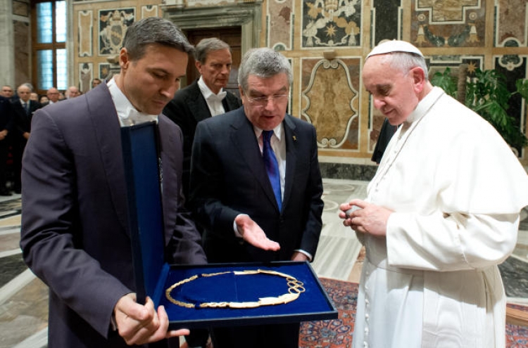 Pope warns Olympic leaders over commercialization