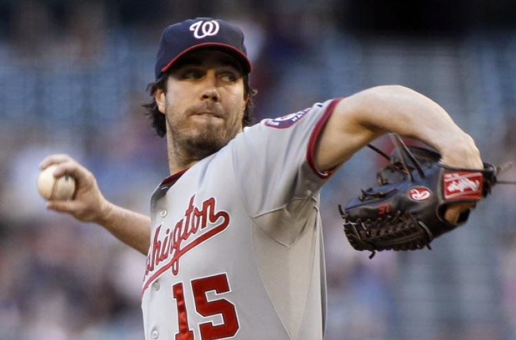 Dodgers sign Haren for $10m