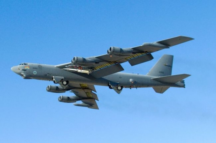 美, 중국 방공구역 `무시', B-52 폭격기 훈련비행... 양국간 갈등 심화