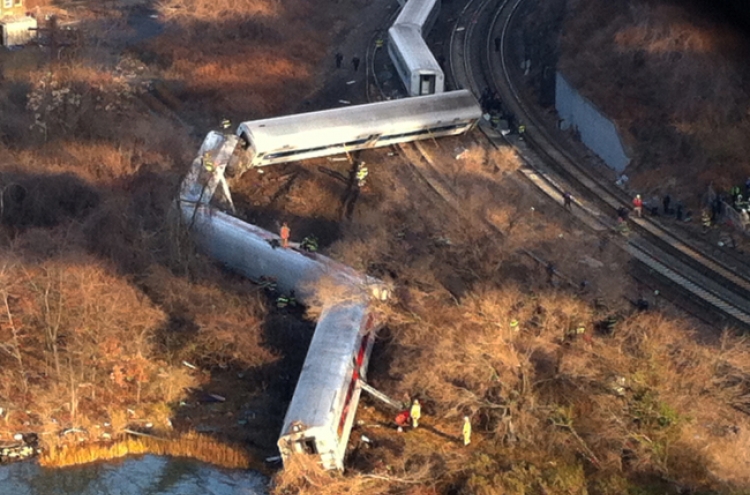 NYC train derailment kills 4, hurts more than 60