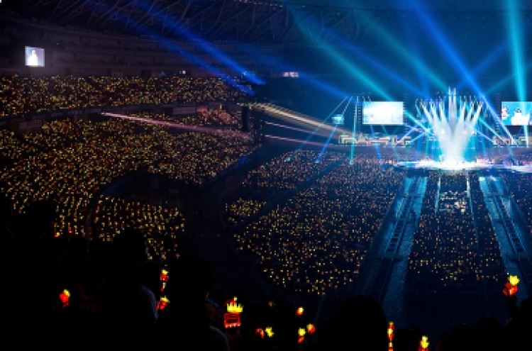 Big Bang performs for 30,000 fans in Osaka