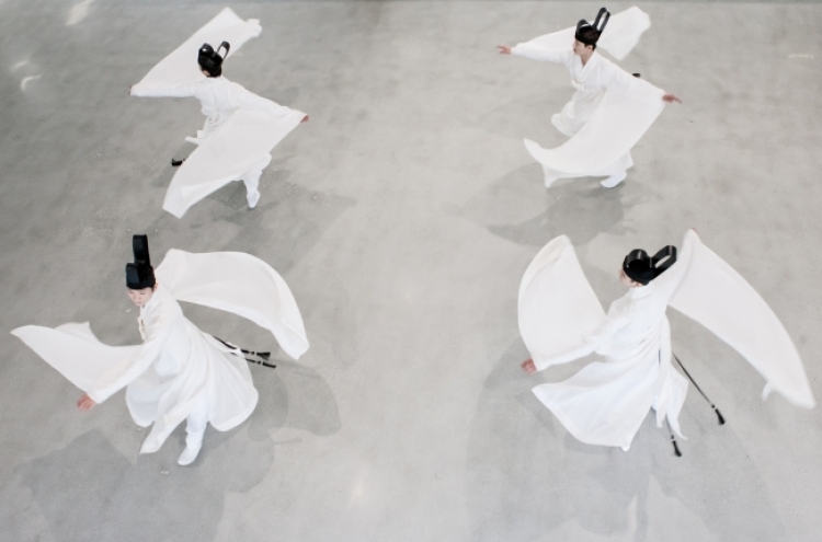 Jung Kuho immerses himself in dance and traditional Korean art